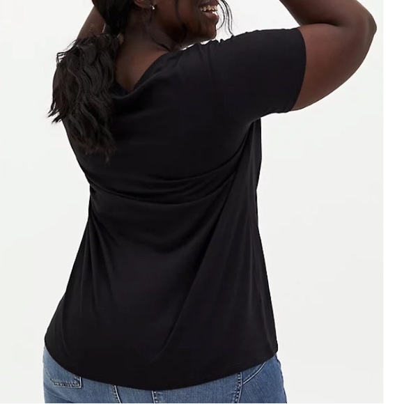 TORRID NWT DAY DRINK SLIM FIT TEE - BLACK - Picture 3 of 6